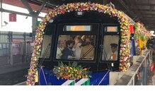 Mumbai Metro 2A, metro 7 : पहिलं तिकीट काढून मुख्यमंत्र्यांचा मेट्रो प्रवास.. Mumbai Metro 2A, metro 7 : पहिलं तिकीट काढून मुख्यमंत्र्यांचा मेट्रो प्रवास..