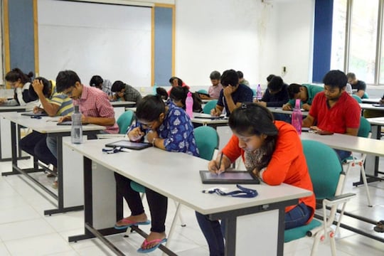 काय सांगता! IIT मध्ये शिक्षण घेण्यासाठी JEE देण्याची गरजच नाही; मग कसा मिळेल प्रवेश? इथे मिळेल उत्तर