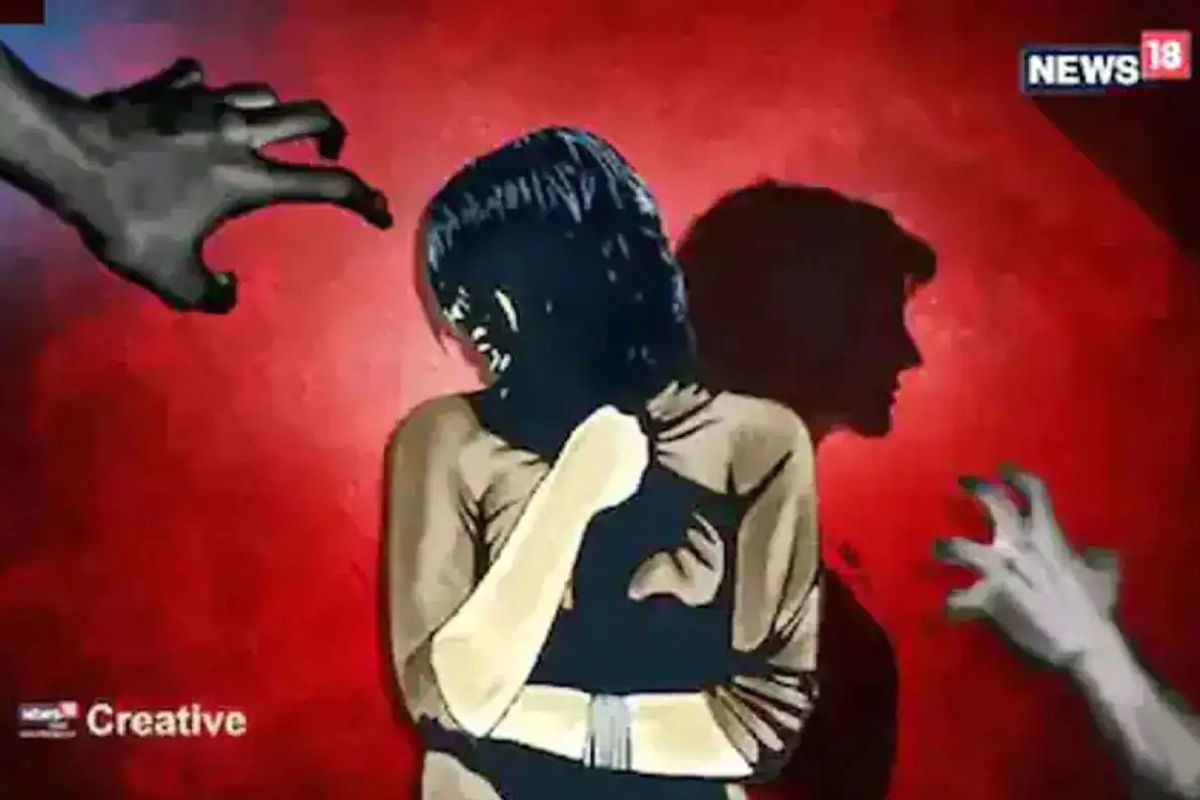 रशियन सैनिक आता युक्रेनमधील 10 वर्षांच्या मुलींना आपल्या वासनेच्या शिकार बनवत त्यांच्यावर बलात्कार करत असल्याचं सांगण्यात येत आहे. याआधी या सैनिकांनी तेथील महिलांवर लैंगिक अत्याचार केले.