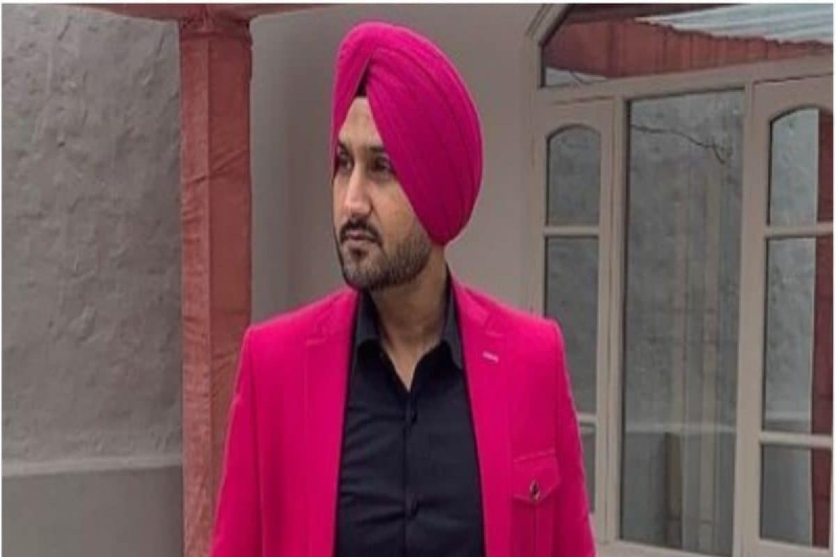 हरभजनचं नव्या इनिंगमध्ये दमदार पदार्पण, 'या' कामासाठी देणार खासदारकीचा पगार