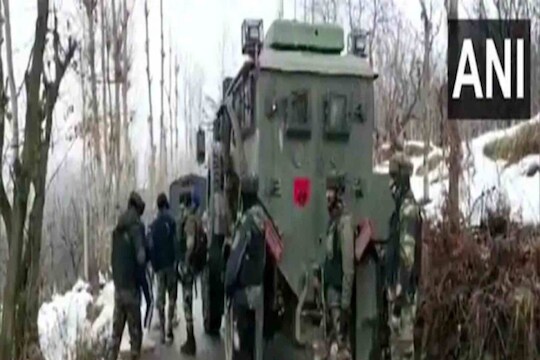 ना दगडफेक, ना घातपात, अतिरेक्यांना ठासण्यासाठी निघालेल्या सैन्याच्या गाडीचा भीषण अपघात