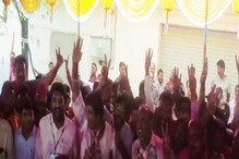Kolhapur election : 'ये दोस्ती...' म्हणत महाविकास आघाडीच्या नेत्यांच्या जल्लोष Kolhapur election : 'ये दोस्ती...' म्हणत महाविकास आघाडीच्या नेत्यांच्या जल्लोष