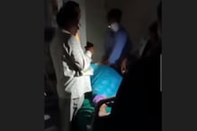 लाईट गेली, व्हेंटिलेटरवर रुग्णाची तडफड; टॉर्चवर डॉक्टरांचा केविलवाणा प्रयत्न लाईट गेली, व्हेंटिलेटरवर रुग्णाची तडफड; टॉर्चवर डॉक्टरांचा केविलवाणा प्रयत्न