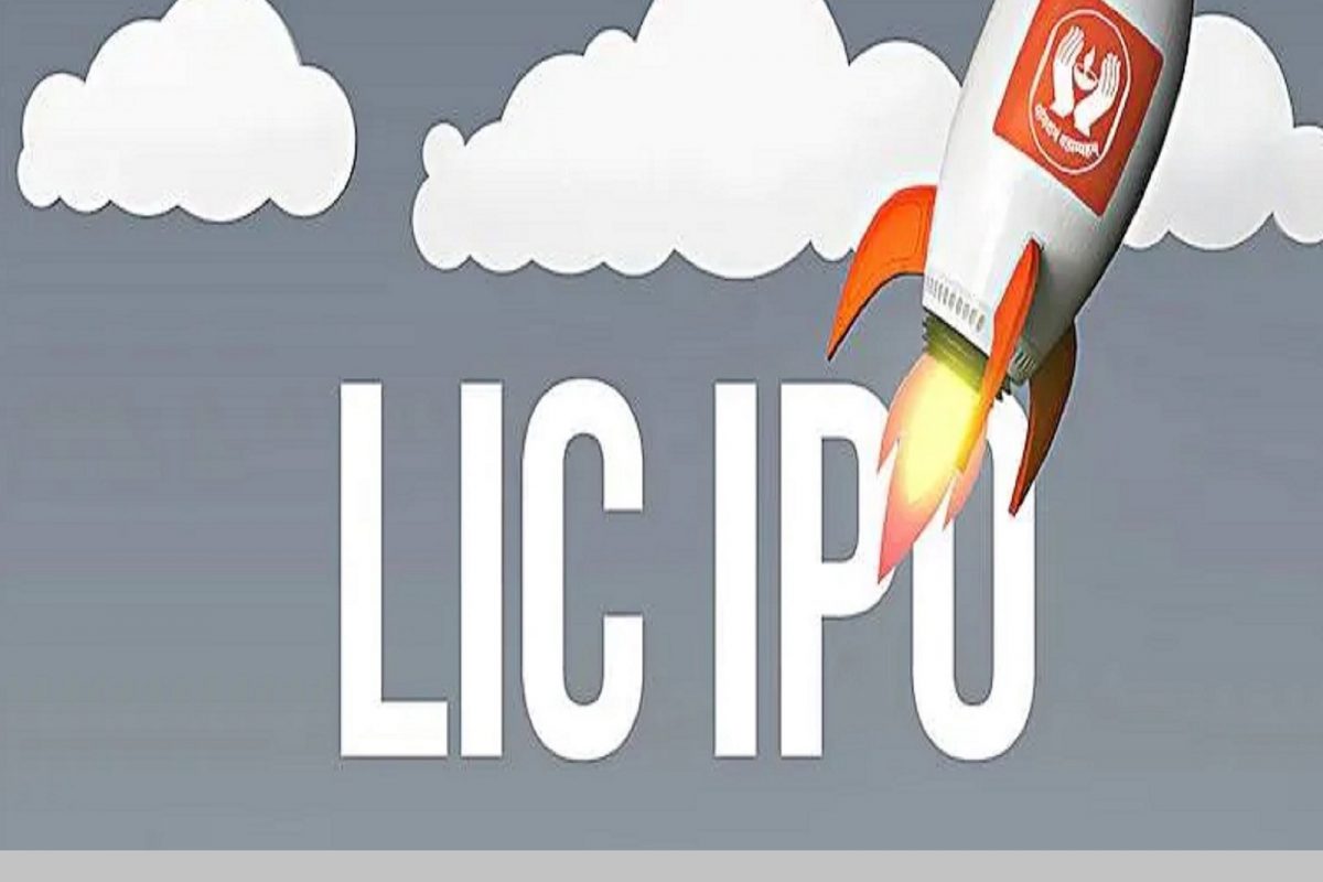 देशातील सर्वात मोठी विमा कंपनी लाइफ इन्शुरन्स कॉर्पोरेशन ऑफ इंडिया म्हणजेच LIC च्या मेगा IPO ची गुंतवणूकदार आतुरतेने वाट पाहत होते
