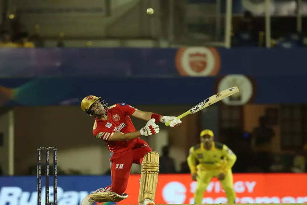 IPL 2022 : लिव्हिंगस्टोनने मारला आयपीएलमधला सगळ्यात मोठा सिक्स, धोनीही बघत बसला, VIDEO