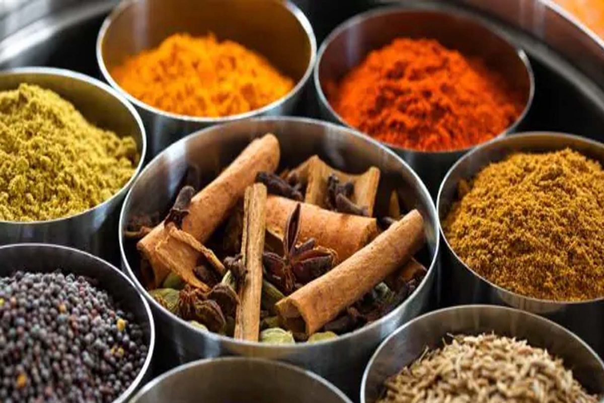 मसाल्यामुळे जशी जेवणाची लज्जत वाढते, तसं ते आरोगग्यासाठीही लाभदायक असतात. परंतु, मसाल्यांमधले काही घटक प्रकृतीने खूप उष्ण असल्यामुळे...