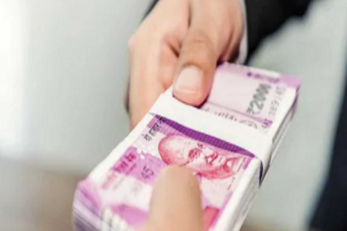 बँकेच्या कामकाजासंबंधी नवीन नियम लागू, पैसे जमा करणे किंवा काढण्याआधी समजून घ्या