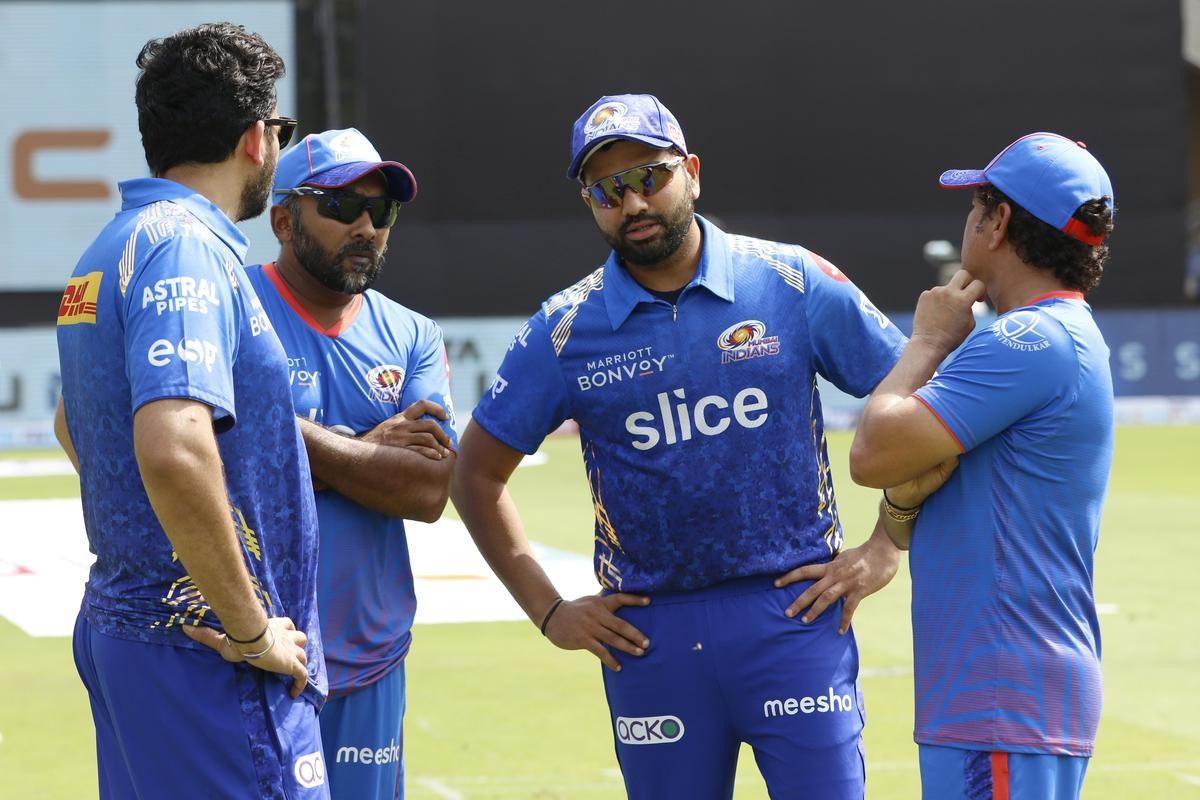 IPL : Mumbai Indians ना पुढच्या सिझनसाठीही धक्का, विश्वास ठेवला त्यानेच पुन्हा घात केला!