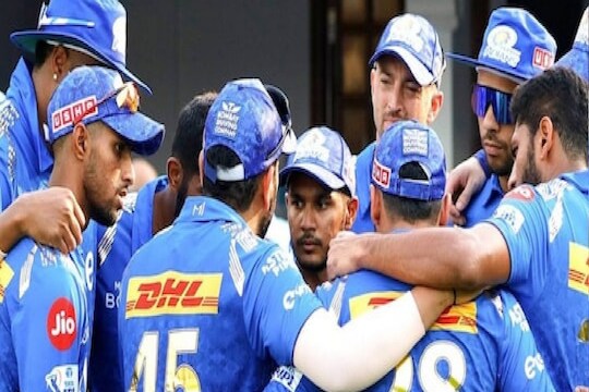 IPL 2022 : मुंबई इंडियन्सच्या खराब कामगिरीवर फॅन्स संतप्त, विदेशी खेळाडूला केली शिवीगाळ