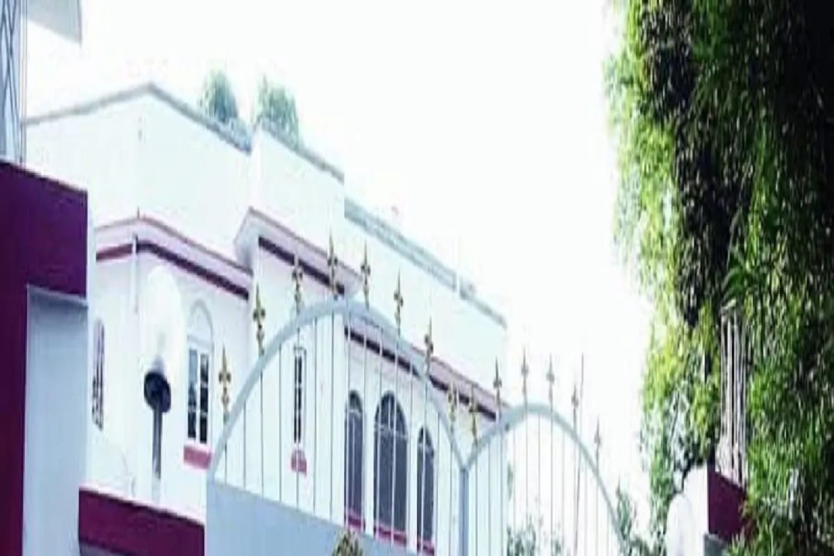 सरकारी बंगल्यातून मौल्यवान वस्तू गायब; काँग्रेसच्या मंत्र्यांनी नेलं डायनिंग टेबल, पंखे, फ्रीज..! , सचिवांना लिहिलं पत्र