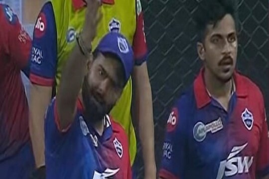 IPL 2022 : अंपायर्सच्या निर्णयावरील नाराजी भोवली, पंतसह दिल्लीच्या कोचवर मोठी कारवाई