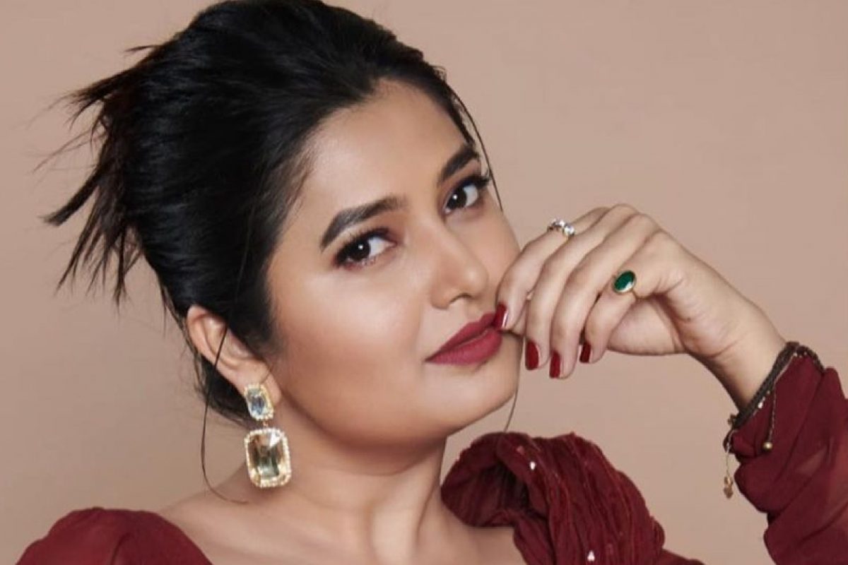 Prajakta Mali: 'मी एकटीच का?', पोस्ट शेअर करत प्राजक्ता माळीचा थेट सवाल