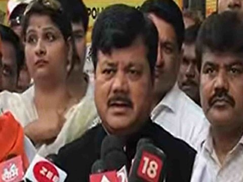 मुंबै बँक (Mumbai bank) बोगस मजूर प्रकरणी (bogus labor case) प्रवीण दरेकर यांची पुन्हा पोलीस चौकशी झाली. या चौकशीनंतर त्यांनी प्रसारमाध्यमांना प्रतिक्रिया दिली. यावेळी त्यांनी महाविकास आघाडी सरकारवर निशाणा साधला. 
