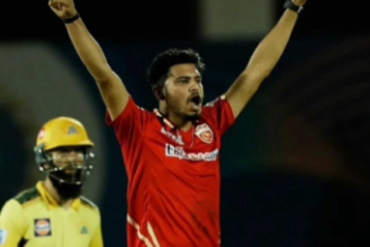 पंजाबकडून मैदानात उतरलेला हा नवखा क्रिकेटर ठरला हिरो, Dhoni च्या हुकमी एक्क्याला केले बाद