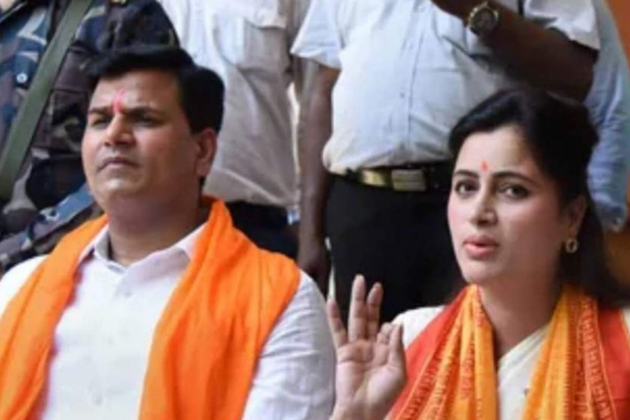 राणा दाम्पत्याला एका प्रकरणात दिलासा, नोटीस देऊनच करावी लागणार पोलिसांना कारवाई