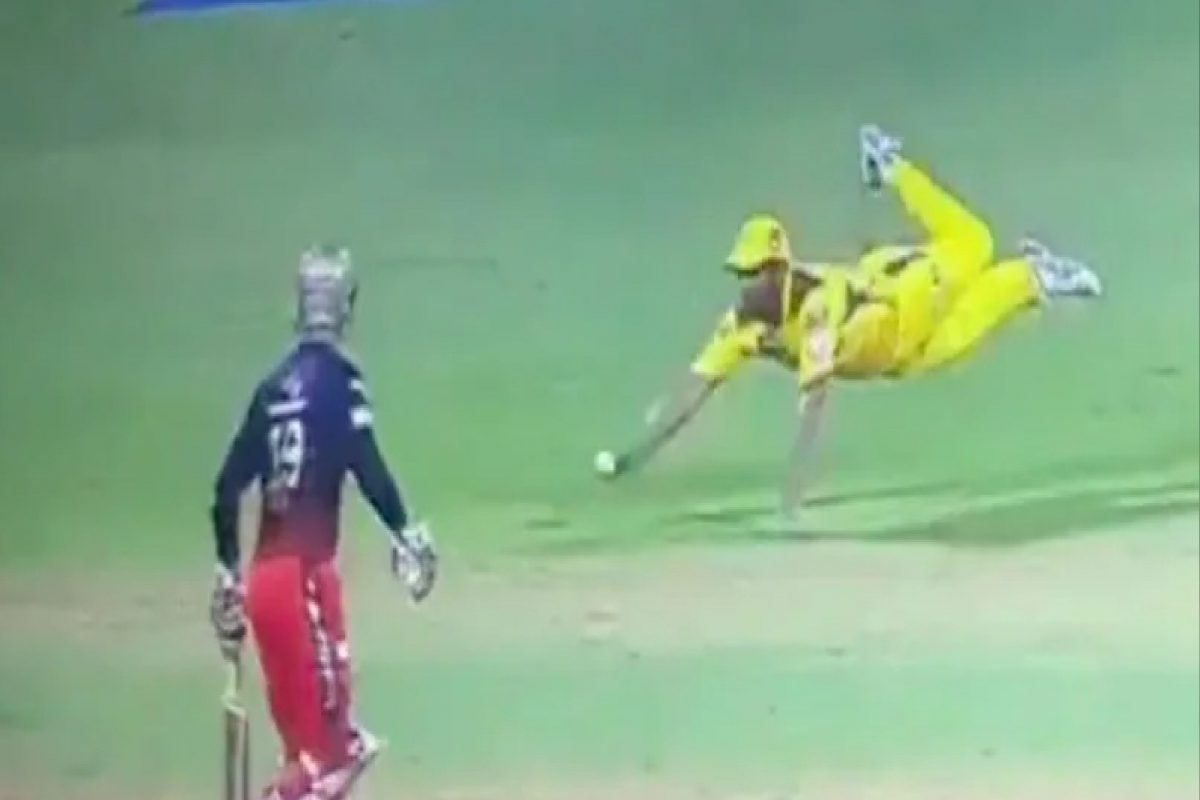 IPL 2022 : 36 वर्षांच्या खेळाडूनं घेतला एका हातानं थरारक कॅच, VIDEO पाहून चुकेल काळजाचा ठोका