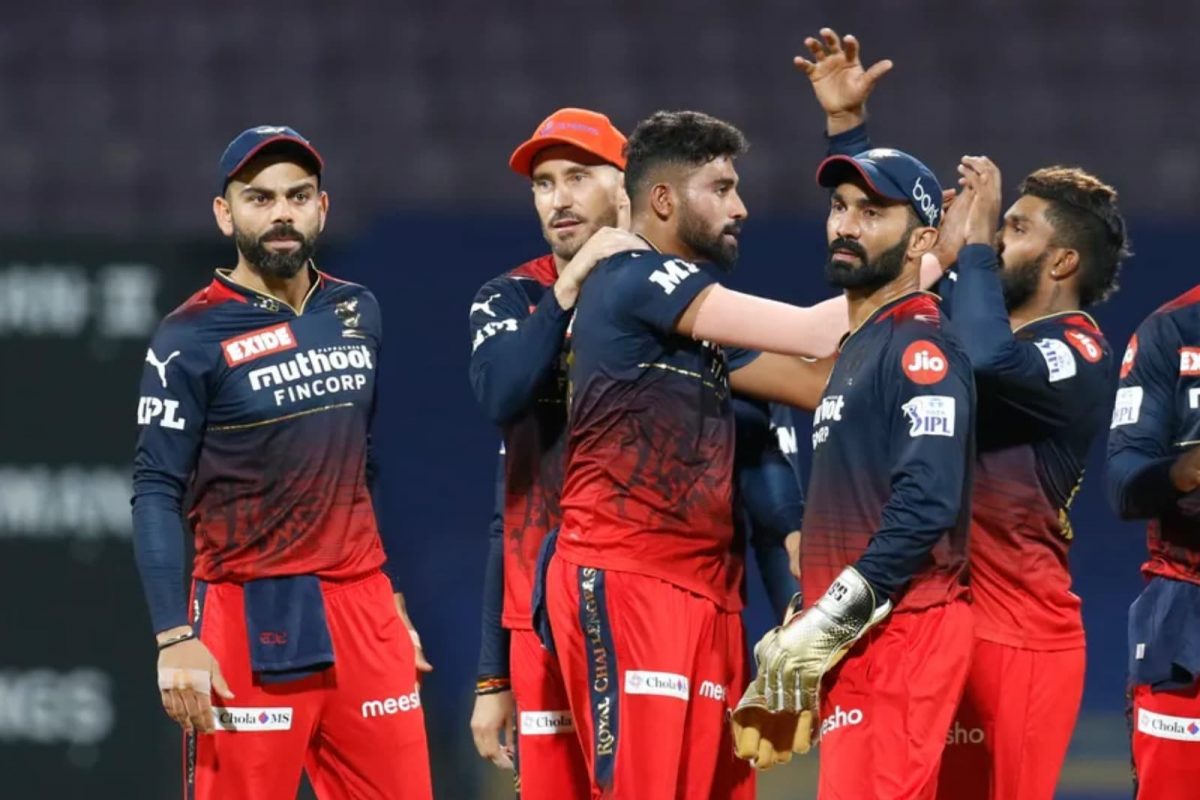 IPL 2022 : RCB च्या स्टार खेळाडूच्या बहिणीचं निधन, आयपीएल सोडून तातडीनं घरी रवाना