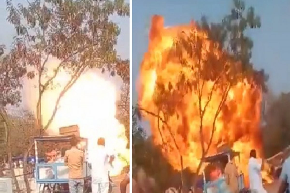 VIDEO: Bullet चालवणाऱ्यांनो सावधान! अचानक आग लागल्याने बॉम्बप्रमाणे फुटली नवी Royal Enfield