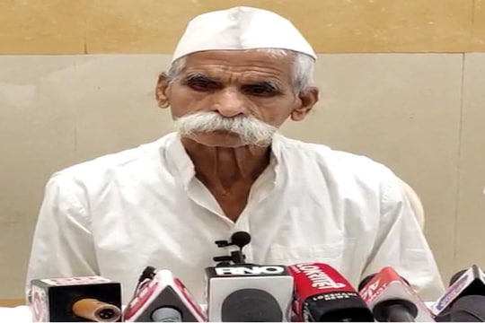  संभाजी भिडे यांच्याविरोधात कोणतेही पुरावे न आढळल्यामुळे त्यांना या गुन्ह्यातून वगळण्यात आले असल्याची माहिती समोर आली आहे. 