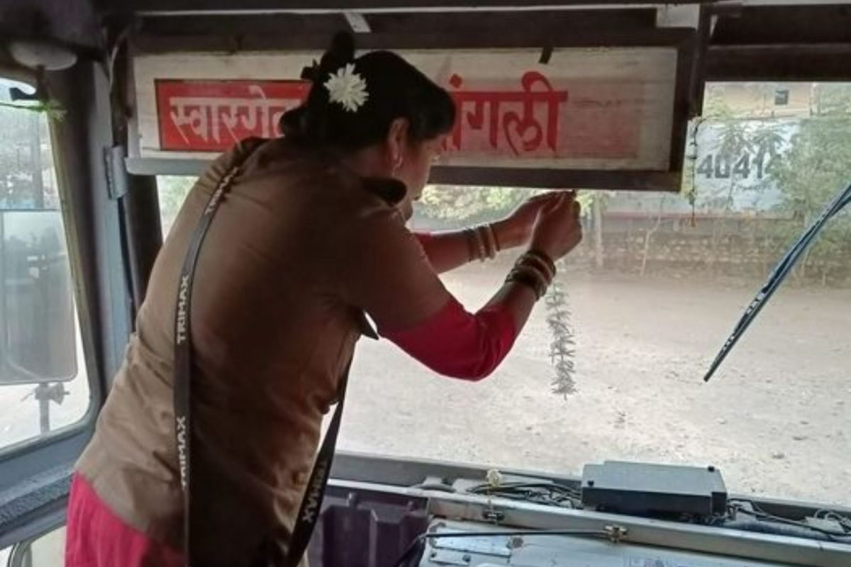 सांगा कसं जगायचं? कण्हत कण्हत की गाणं म्हणत? या फोटोमागची प्रेरणादायी कहाणी एकदा वाचाच!