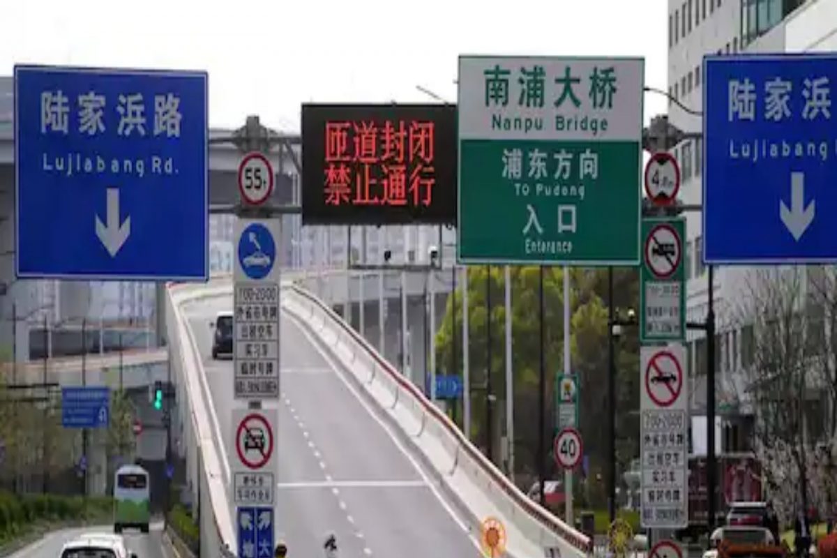 कोरोनामुळे शांघायमध्ये हाहाकार! कडक लॉकडाऊनमुळे घरातून बाहेर जाणंही कठीण