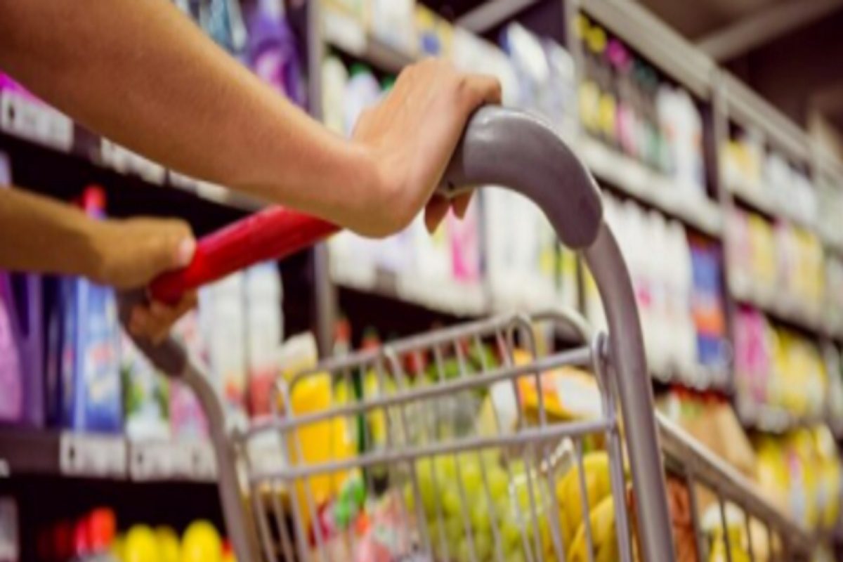 महागाईचा भडका सुरूच! डाळ, तांदूळ, बिस्किटं, मसाल्यांसह या वस्तू महागल्या; पाहा किती वाढल्या किमती