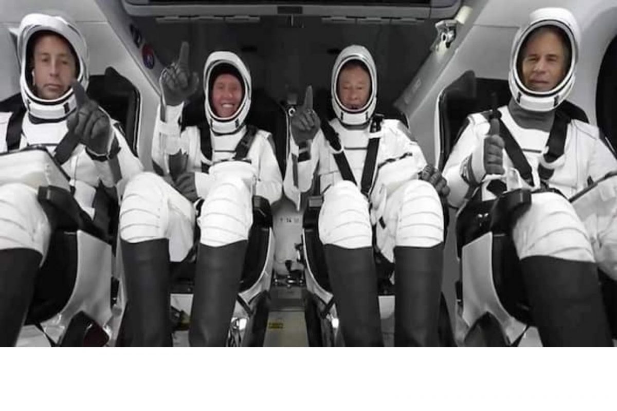 इंटरनॅशनल स्पेस स्टेशनसाठी लॉन्च झालं पहिलं प्रायव्हेट मिशन, 417 कोटींच्या तिकीटावर केला प्रवास