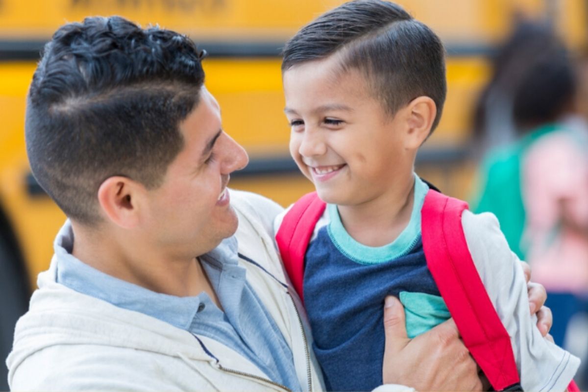 शालेय दिवसांपासून मुलांना सकारात्मक गोष्टी सांगा