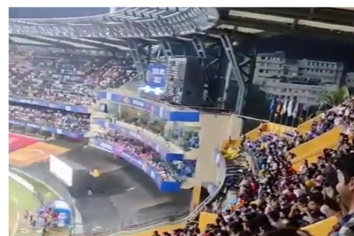 IPL 2022 : अंपायरच्या निर्णयावर प्रेक्षक संतापले, वानखेडेवर चीटर-चीटरची घोषणाबाजी! Viral Video