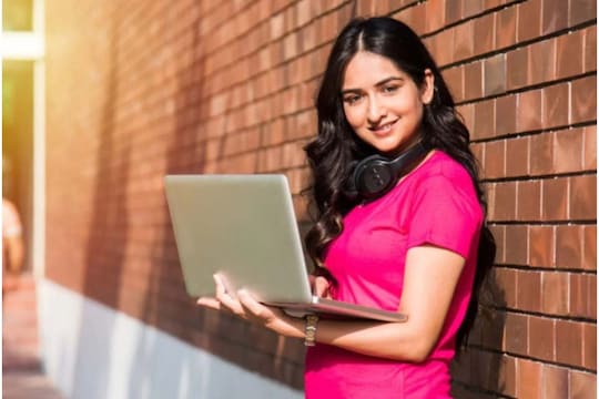 आवडीच्या करिअरची निवडीसाठी योग्य अभ्यासक्रमाची निवड करणं हा आयुष्यातला सर्वांत महत्त्वाचा निर्णय असतो.