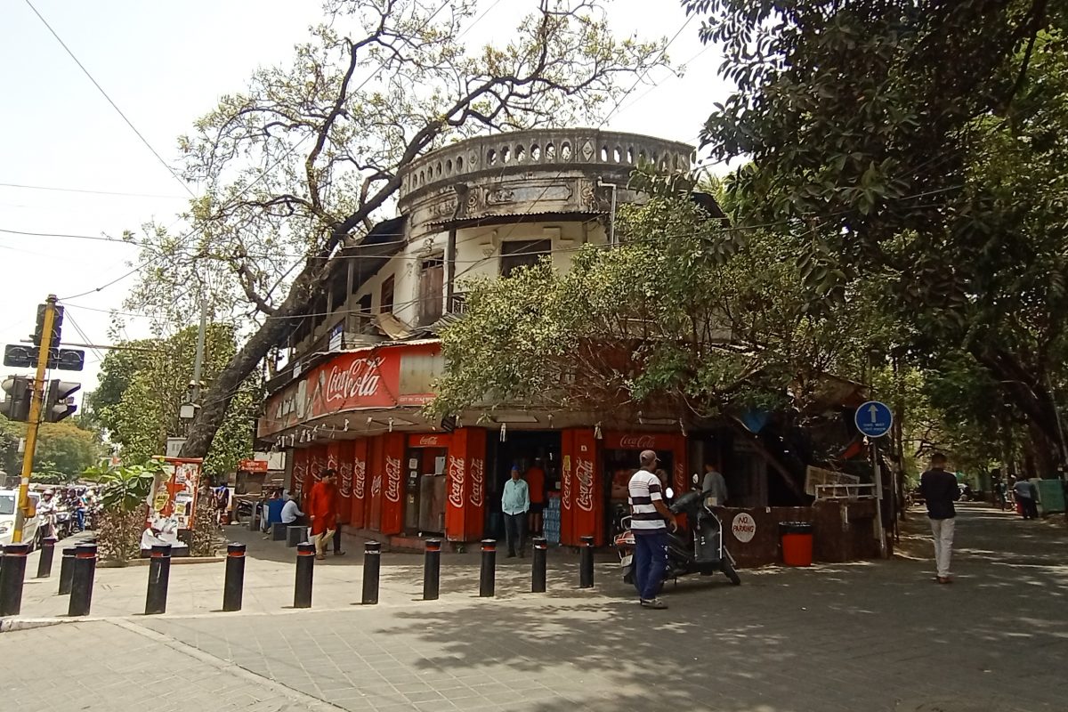 पिढ्यांपिढ्यांचे गुडलक कॅफे पुण्यातील इराणी कॅफेची ओळख