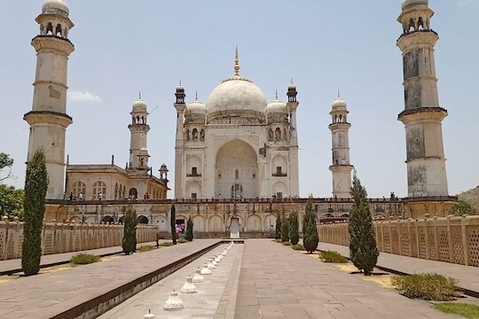 Aurngabad : औरंगाबादचे 'ताजमहाल' पाण्याविना कोरडेठाक, पर्यटक संतापले, VIDEO