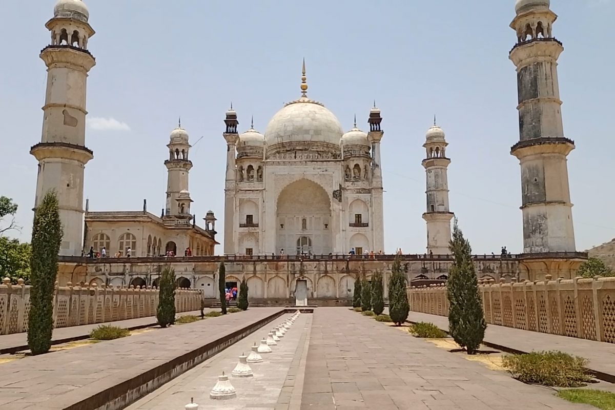 Aurngabad : औरंगाबादचे 'ताजमहाल' पाण्याविना कोरडेठाक, पर्यटक संतापले, VIDEO