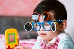 कमी वयात मुलांचे डोळे होऊ लागलेत खराब; त्रास वाढण्यापूर्वीच अशी घ्या काळजी