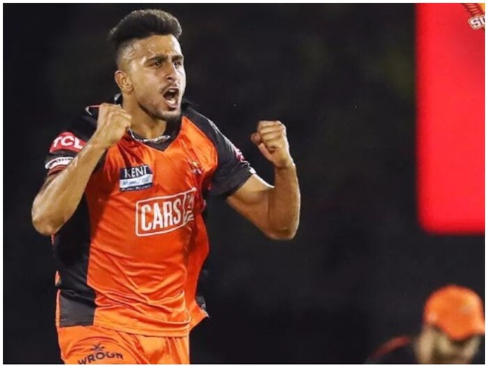 उमराननं दिल्ला कॅपिटल्स विरूद्धच्या मॅचमध्ये (SRH vs DC) आयपीएल इतिहासातील दुसऱ्या क्रमांकाचा फास्ट बॉल टाकला. (Sunrisers Hyderabad Instagram)