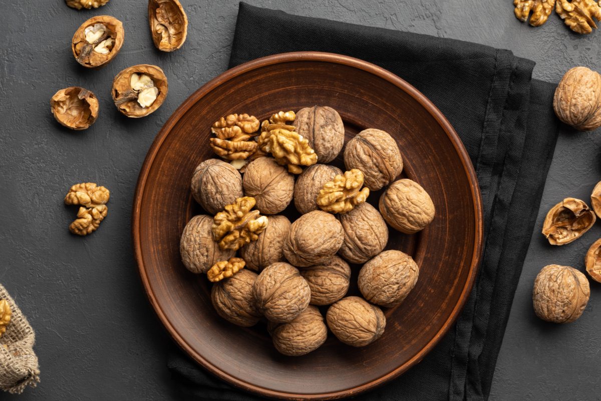 Benefits of Walnuts: टाइप-2 डायबिटीजपासून ते BP पर्यंत अक्रोड खाण्याचे आहेत खास फायदे