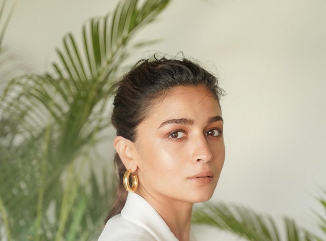 बाल्कनीत उभी असताना आलियाबरोबर असं काय घडलं की मुंबई पोलिसांकडे केली तक्रार