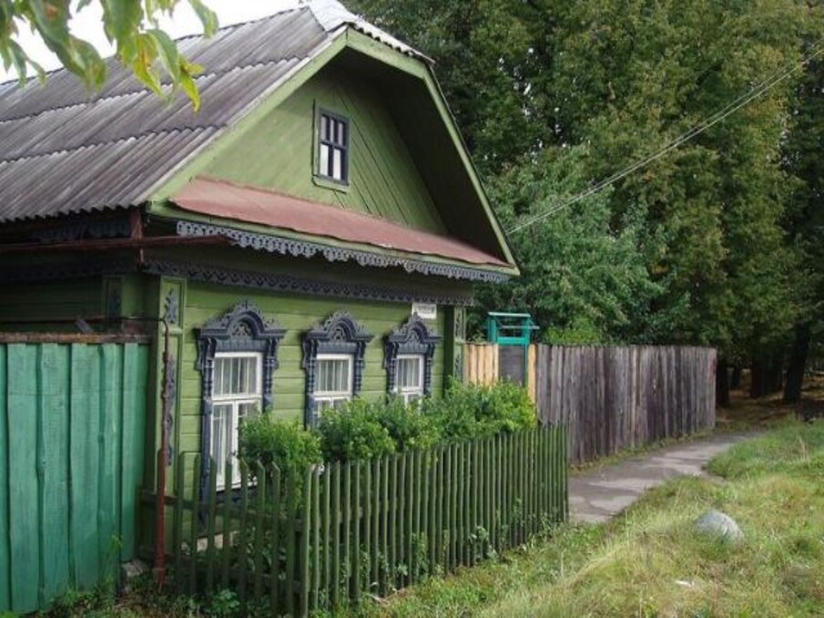 Russian colony of Kudankulam : कु़डनकुलम न्यूक्लियर पॉवर प्लांटशी संबंधित लोक कुडनकुलम, तामिळनाडू येथील रशियन कॉलनीत राहतात. निवासी घरं, क्लब, हॉटेल्स आणि बरंच काही इथे आहेत. या वसाहतीत भारतीयांना येण्यास सक्त मनाई आहे.