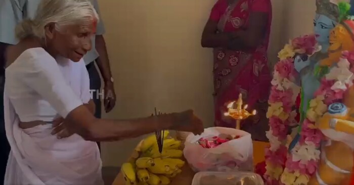 कमलाथल म्हणजेच 'इडली अम्मा' ही महिला गरिबांना मदत करण्यासाठी प्रति प्लेट 1 रुपयाने इडली विकते. कमलाथलची कहाणी सप्टेंबर 2019 मध्ये सोशल मीडियावर व्हायरल झाली. (फोटो सौजन्य : twitter)
