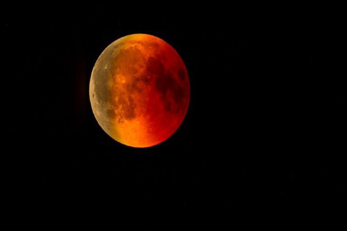 Chandra Grahan 2022: 16 मे रोजी आहे वर्षातील पहिलं चंद्रग्रहण, गर्भवती महिलांनी चुकूनही करू नयेत ही 5 कामं