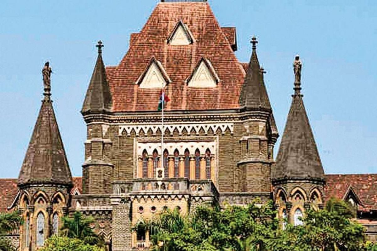 'ओठांचं चुंबन घेणं, प्रेमाने स्पर्श करणं हा अनैसर्गिक गुन्हा नाही,' कोर्टाचं मोठं विधान