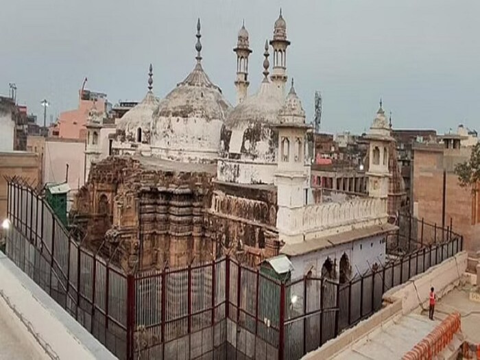 सध्या देशभरात ज्ञानवापी मशीद प्रकरणाची चर्चा आहे. इतकंच नाही तर मथुरा जन्मभूमी, ताजमहाल आणि कुतुबमिनारबाबतही धार्मिक दावे आणि वादांची परिस्थिती आहे. मात्र, देशातील अनेक मुस्लिम शासक आणि सम्राटांनी हिंदू धार्मिक स्थळे बांधण्यासाठी मदत केल्याचीही माहिती इतिहासात सापडते. त्यात दक्षिणेतील अनेक मुघल सम्राट आणि मुस्लिम शासकांचा समावेश होता. (फाइल फोटो)