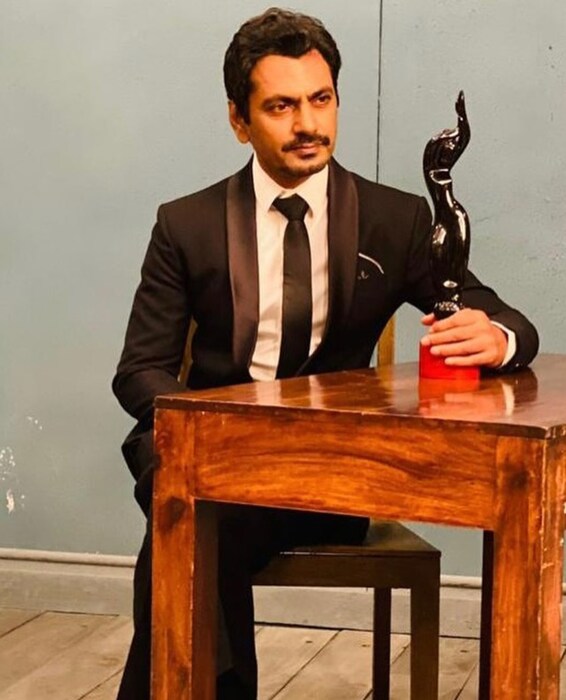 नवाजुद्दीन सिद्दीकी यांना जन्म 19 मे 1974 मध्ये मुज्जफरनगरमधील बुढाना या छोट्याशा गावात झाला होता. त्यांना सुरुवातीपासूनच अभिनयाची प्रचंड आवड होती. सुरुवातीला त्यांनी रंगमंचावरून अभिनयाची सुरुवात केली होती. 