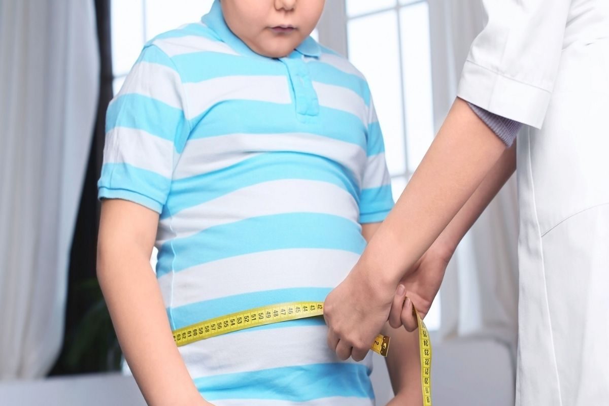 Childhood Obesity: तुमचं मूलही दिवसेंदिवस लठ्ठ होत चालंलय? आरोग्य तज्ज्ञांकडून जाणून घ्या उपाय