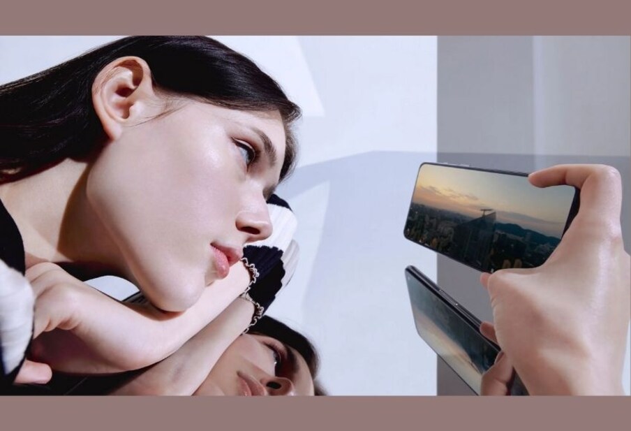 OnePlus Nord 2T स्मार्टफोन 8GB RAM आणि 12GB अंतर्गत स्टोरेज आणि 128GB RAM आणि 256GB अंतर्गत स्टोरेज अशा दोन प्रकारांमध्ये लॉन्च करण्यात आला आहे. स्टोरेज क्षमता मायक्रोएसडी कार्डद्वारे वाढवता येते.