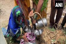 एकीकडे कडाक्याचा उष्मा, त्यातच पाणीटंचाईने नाशिककरांचा थेंबा-थेंबासाठी संघर्ष एकीकडे कडाक्याचा उष्मा, त्यातच पाणीटंचाईने नाशिककरांचा थेंबा-थेंबासाठी संघर्ष