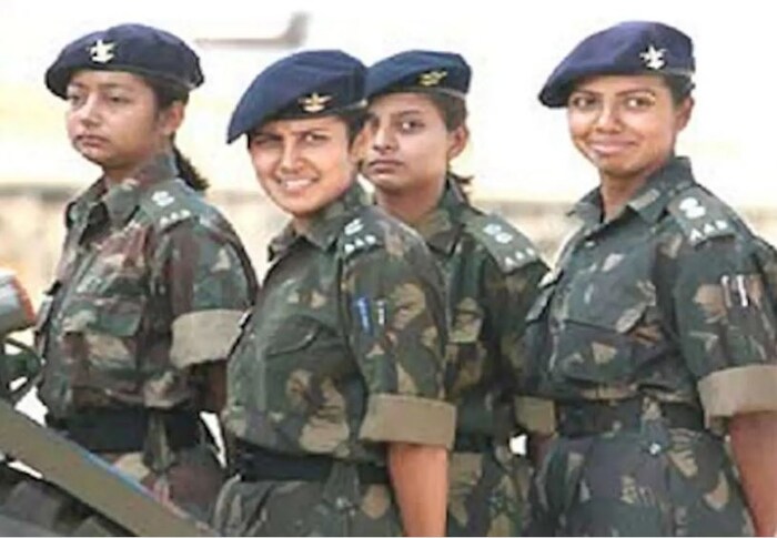 सध्या विमान वाहतूक विभागात महिलांना हवाई वाहतूक नियंत्रण आणि ग्राउंड ड्युटीची जबाबदारी देण्यात आली आहे. मात्र आता अभिलाषा पायलटची जबाबदारी स्वीकारणार आहे. 2018 मध्ये, हवाई दलाच्या फ्लाइंग ऑफिसर अवनी चतुर्वेदी लढाऊ विमान उडवणारी पहिली भारतीय महिला ठरल्या होत्या.