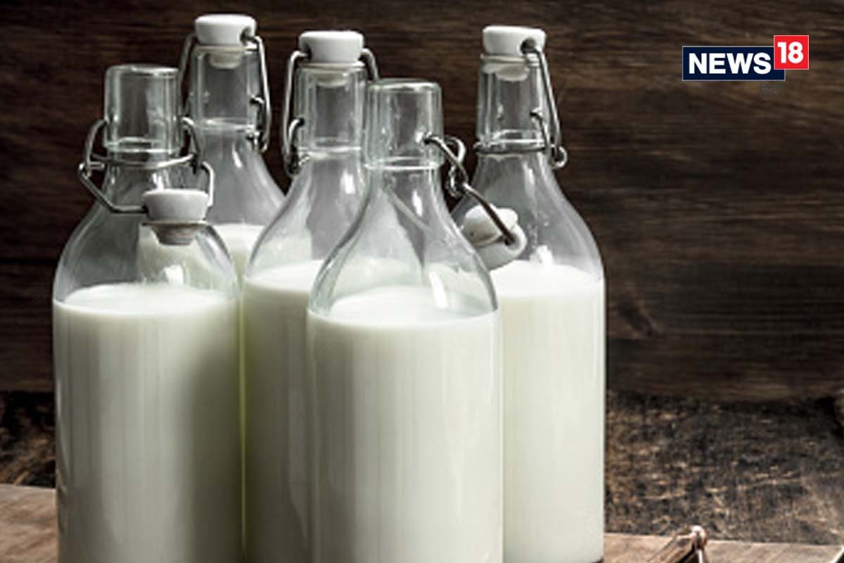 Milk store tips: दूध नेहमी अशा भांड्यामध्ये ठेवायचं; उन्हाळा असला तरी खराब नाही होणार