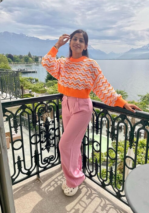 'बिग बॉस मराठी' फेम मीरा जग्गा गेल्या अनेक दिवसांपासून स्वित्झर्लंडमध्ये सुट्टीचा आनंद घेत आहे. 