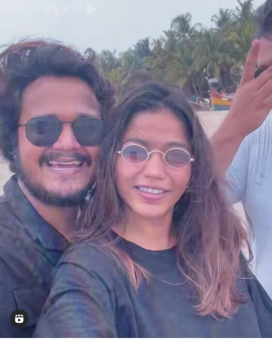 मराठी गायिका जुईली जोगळेकर आणि रोहित राऊत हे दोघे नुकतंच आपल्या व्हेकेशनवरुन परतले आहेत. या दोघांनी सुट्टीसाठी कोकणची निवड केली होती. 